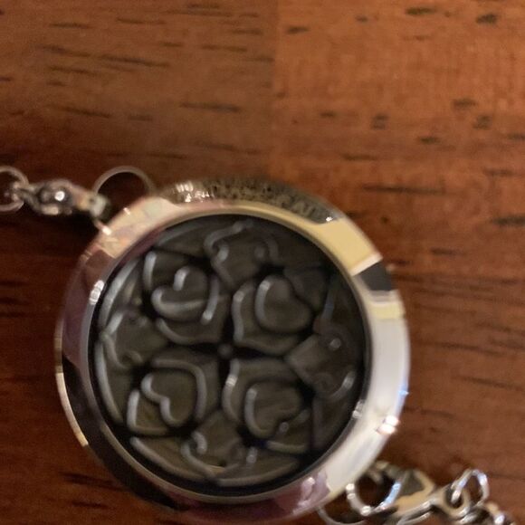 Stainless steel essential oils bracelet/locket with eight pads for your oils. - Picture 4 of 6